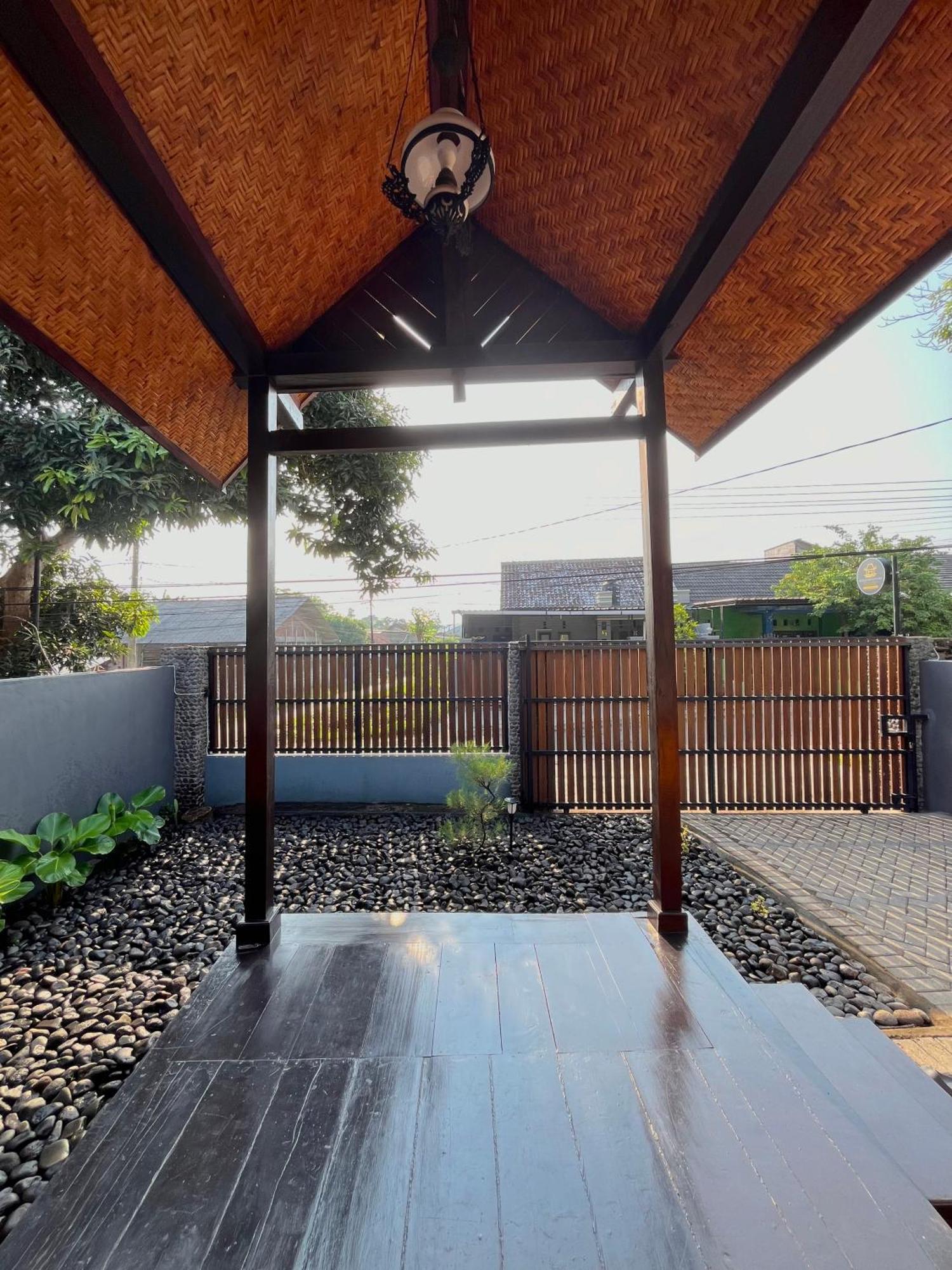 Joglo Homestay Banyuwangi Экстерьер фото