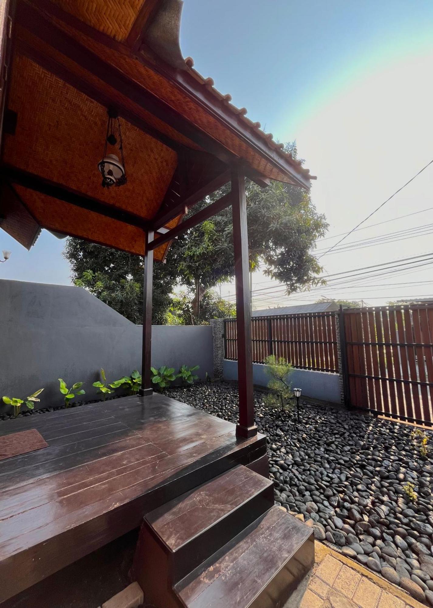 Joglo Homestay Banyuwangi Экстерьер фото
